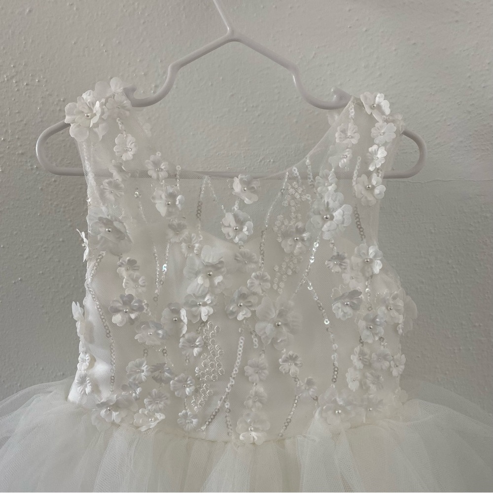 White Appliqué and Tulle Custom Flower Girl Dress with Bow Size 3T - Picture 4 of 8